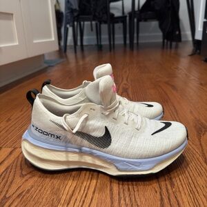 Nike Men's ZoomX Invincible Run 3 Running Shoes